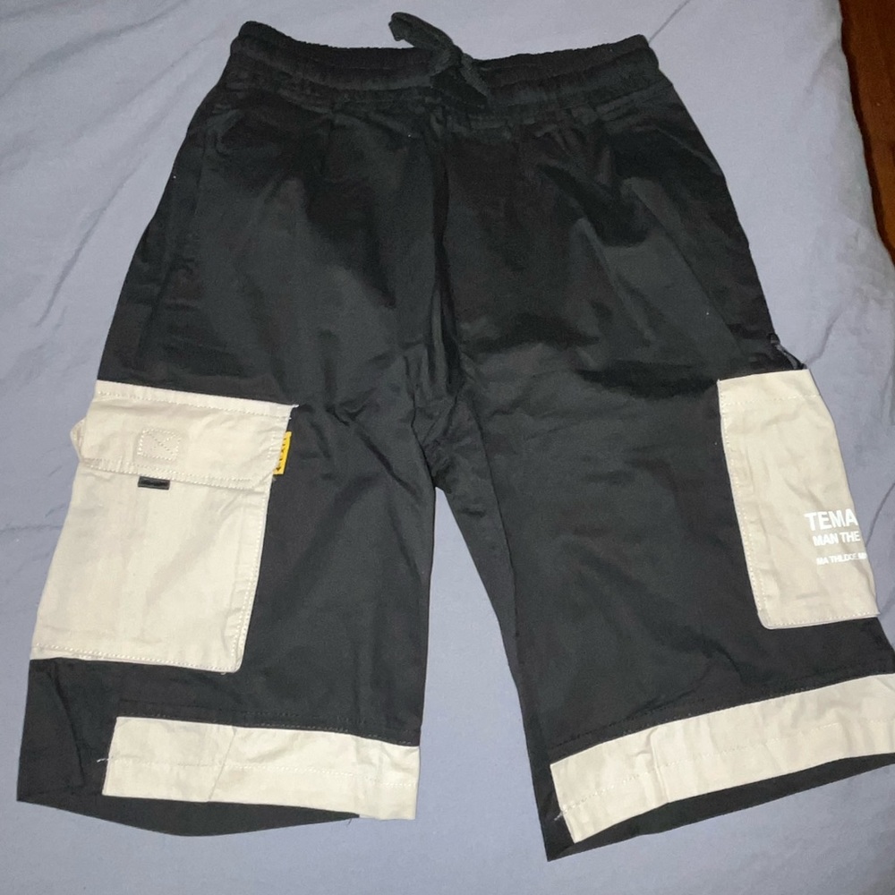 Shein Black And Tan Cargo Shorts. Medium
